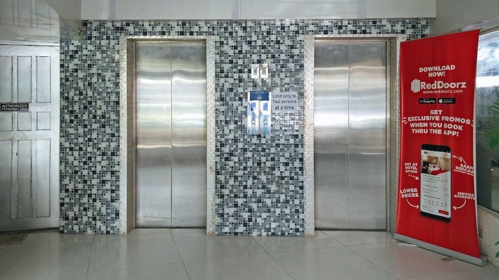 RedDoorz Plus at New Era Budget Hotel Near UCMed and Chong Hua Hospital Mandaue FORMER RedDoorz Plus New Era Budget Hotel Mandaue 1
