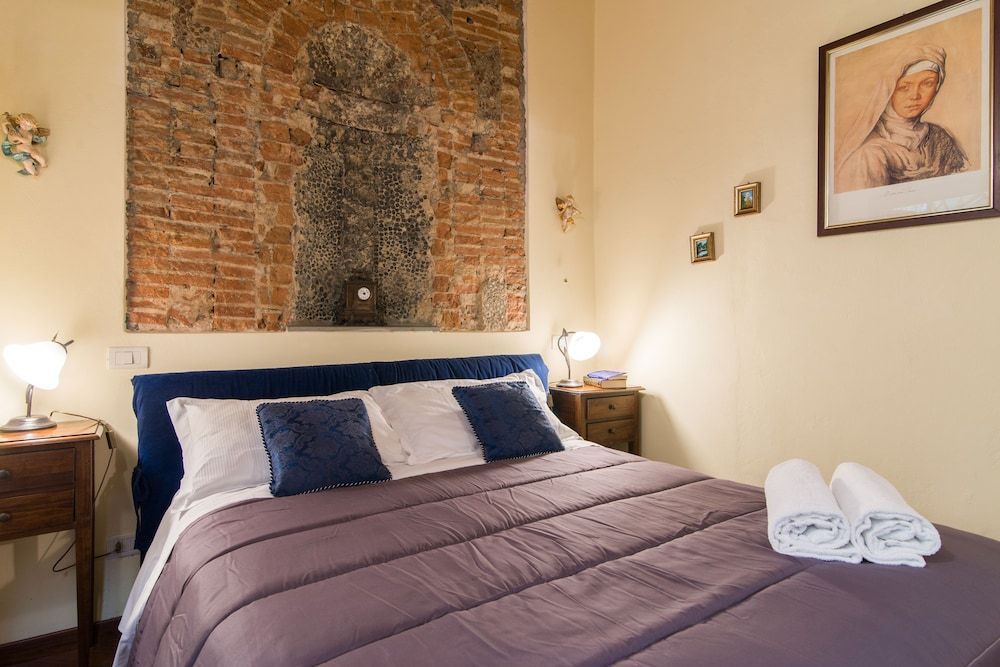 GuestHost - Florence Ariento Romantic Apartment 2