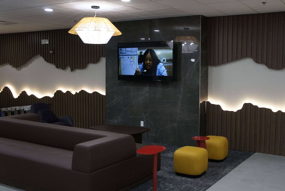La Quinta Inn & Suites by Wyndham Memphis East 2