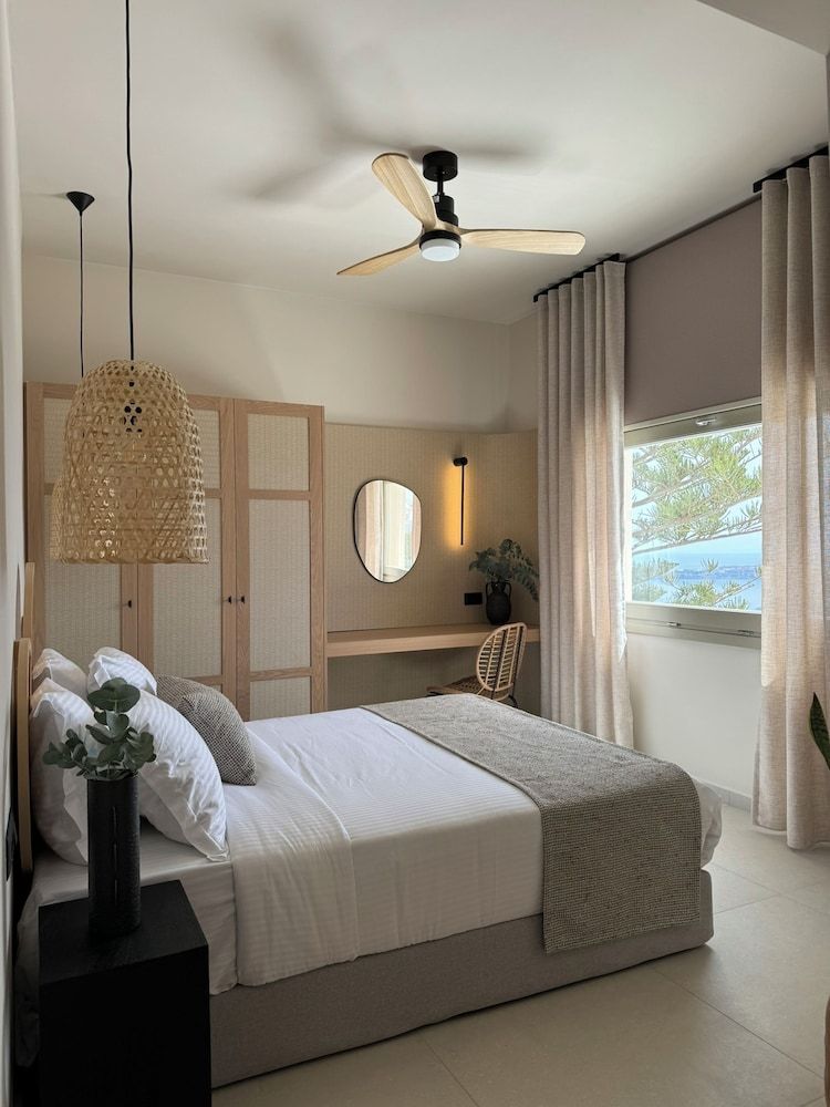 Morfes Luxury Suites by Caldera Houses 2