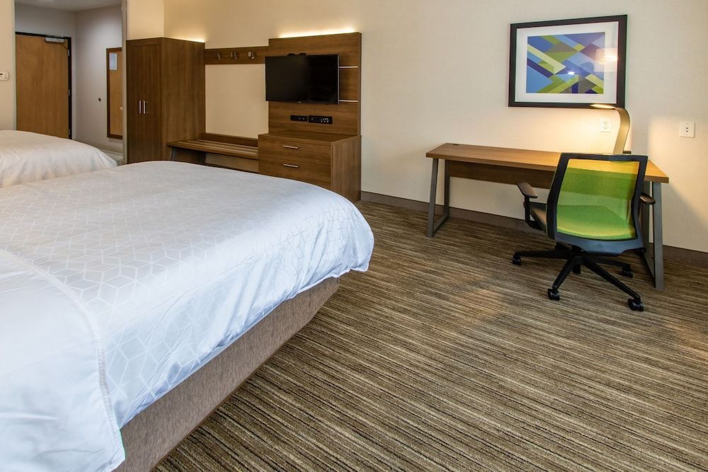 Holiday Inn Express & Suites ROSEVILLE - GALLERIA AREA by IHG 2