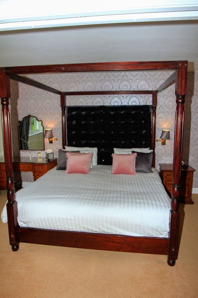 Taychreggan, Signature Collection by Eight Continents 2
