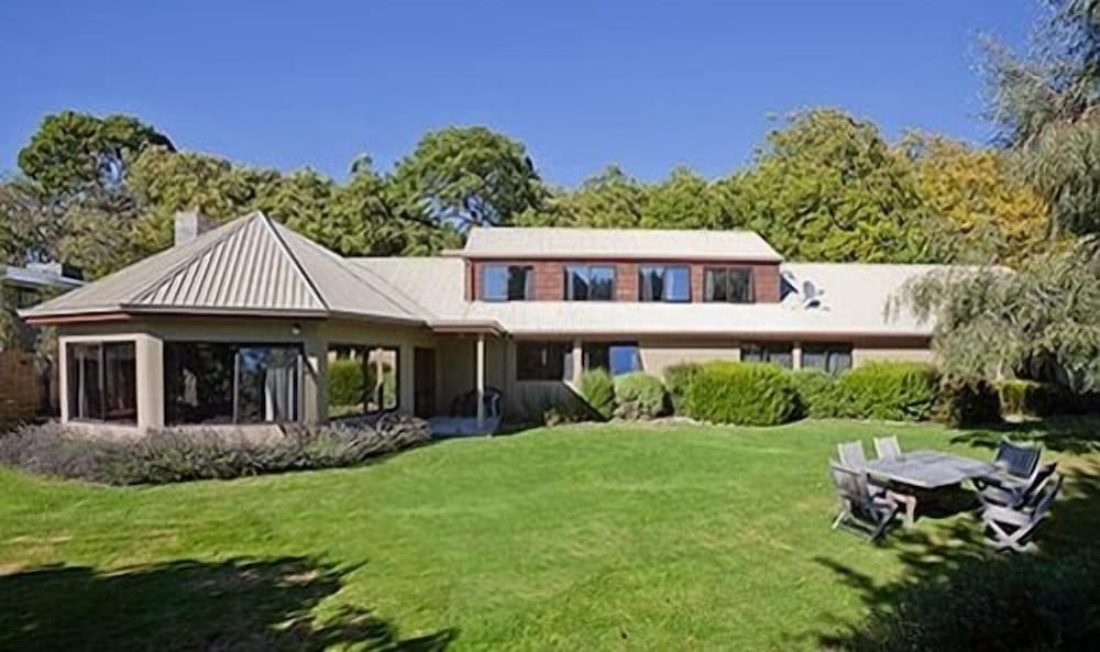 Altamont Lodge 1