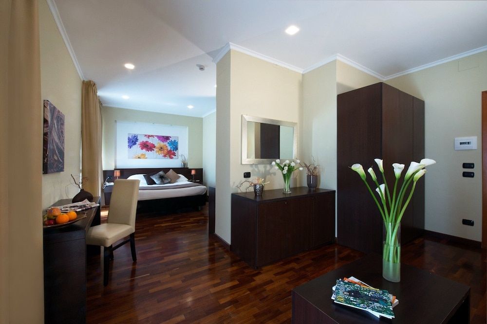 Garden Hotel 1