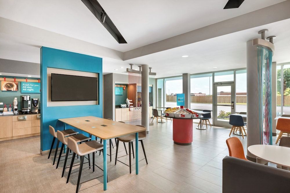 avid hotels - Lancaster by IHG 1