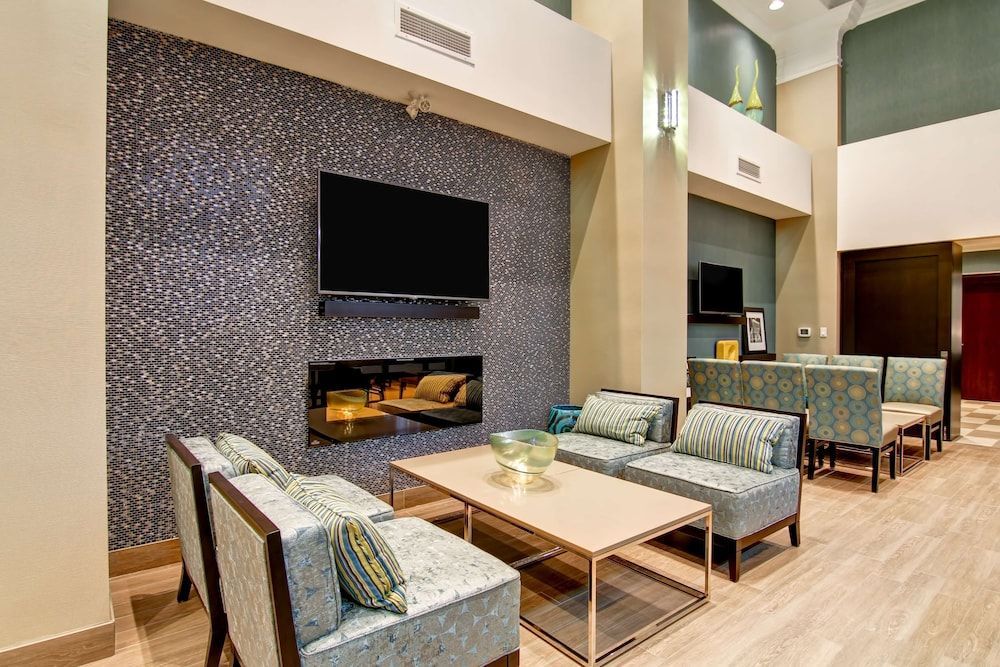 Hampton Inn by Hilton London 2