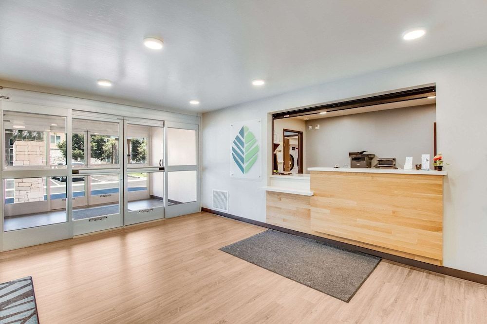 WoodSpring Suites Bakersfield Airport 2