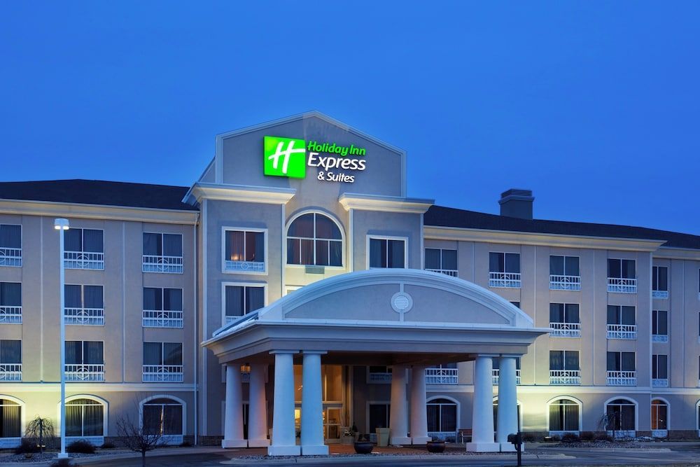 Holiday Inn Express & Suites ROCKFORD-LOVES PARK by IHG 1