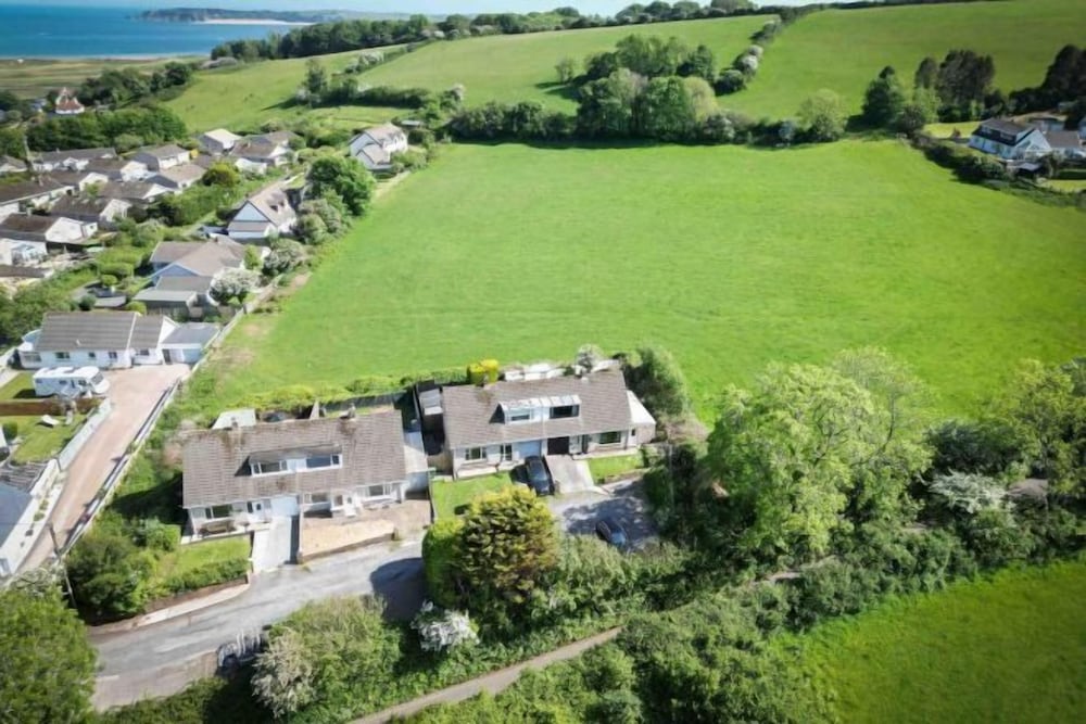 Larkfield - 3 Bedroom Holiday Home - Penally 1
