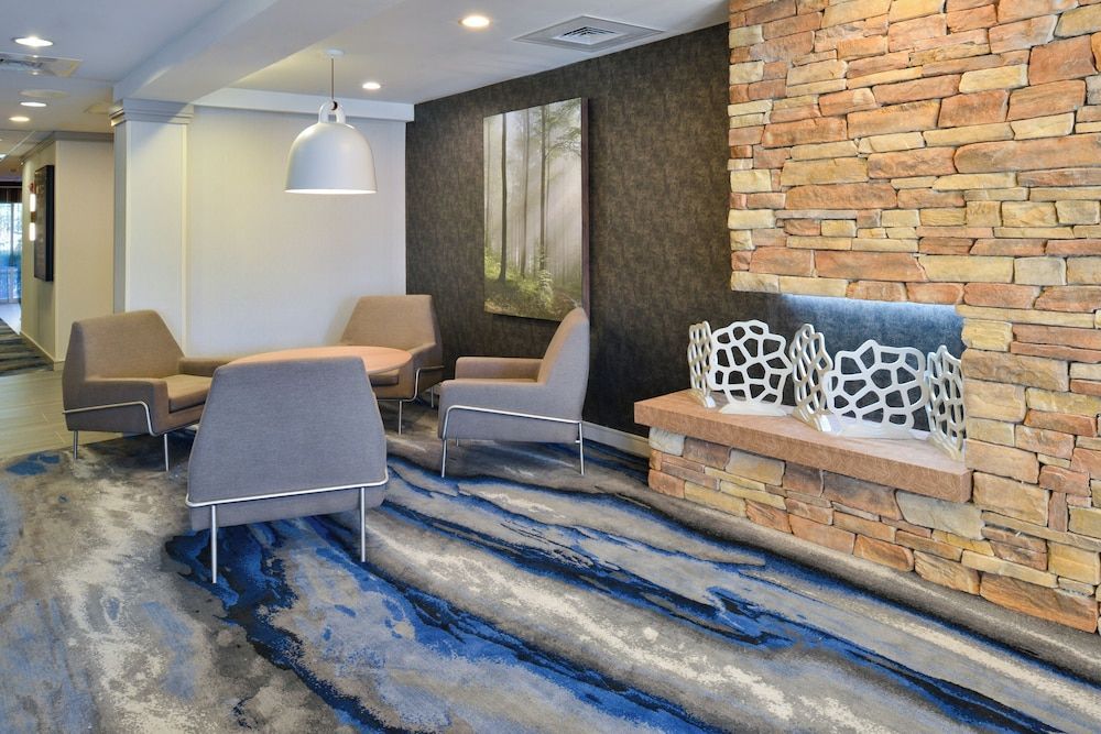 Fairfield Inn & Suites Greensboro Wendover 2