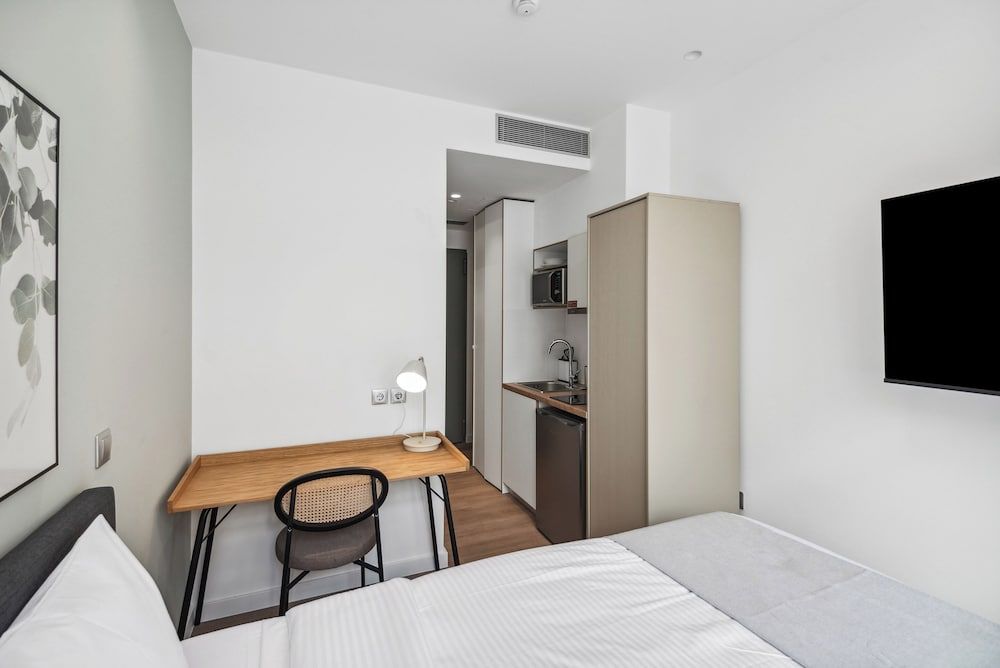 Limehome Piraeus Olive 2