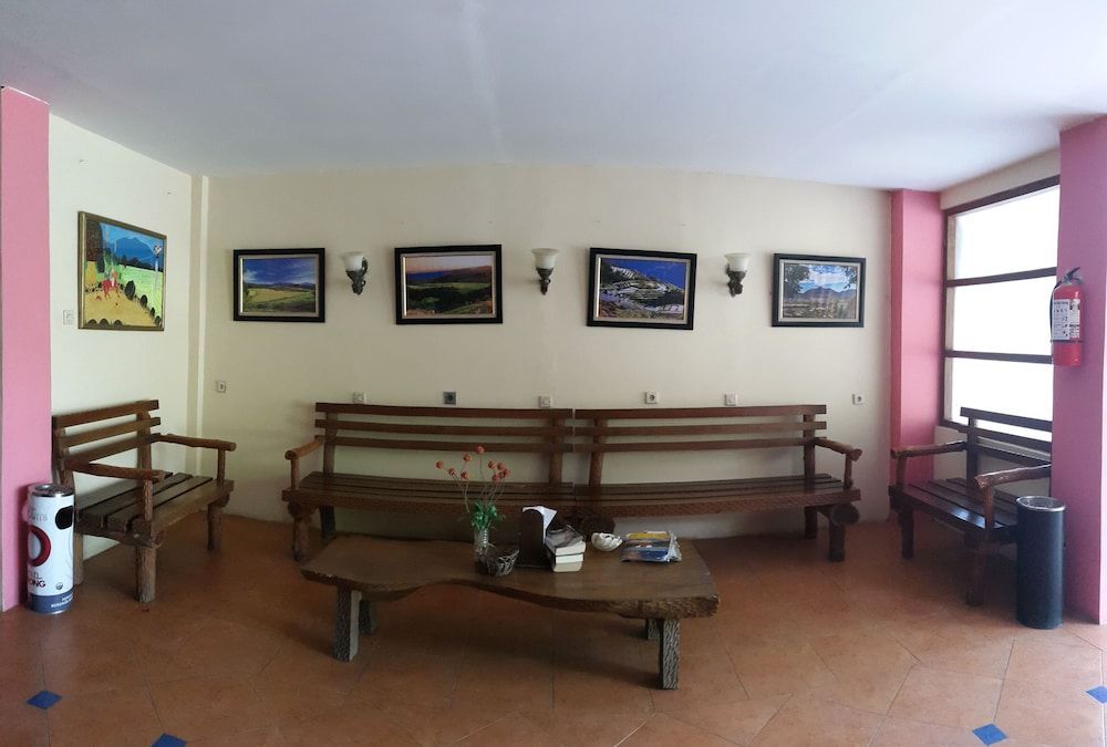 Centro Bajo Hotel & Resto 2