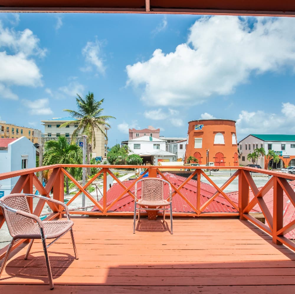 Village Cay Hotel and Marina 1