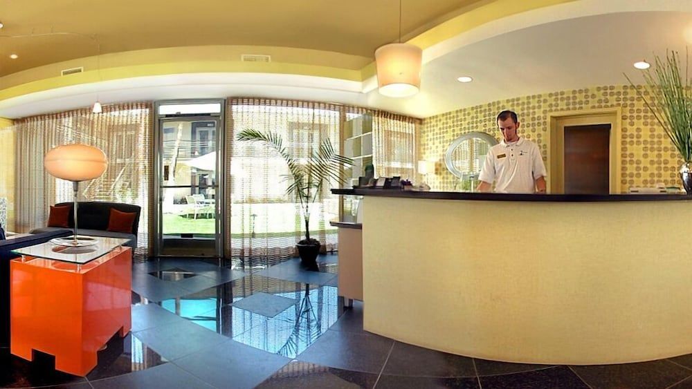 7 Springs Inn & Suites 2