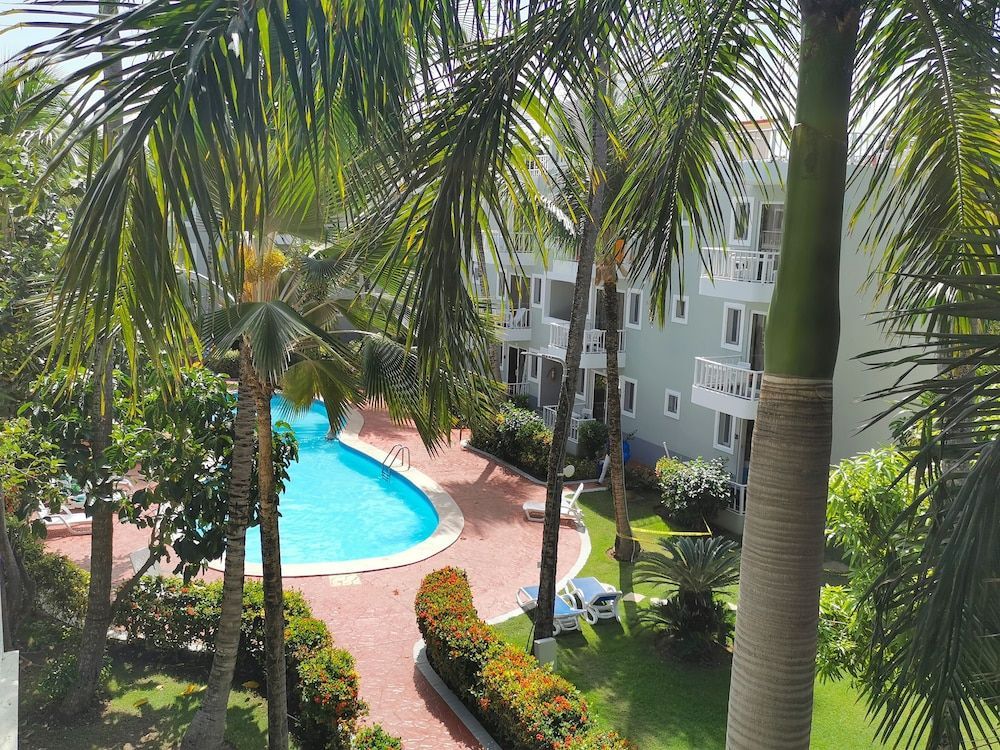 Sol Caribe Beach Pool 2