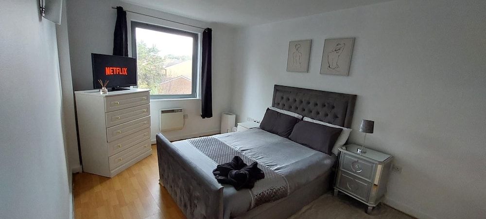 1br-4guests-pool-gym-parking-neargreenwich 2