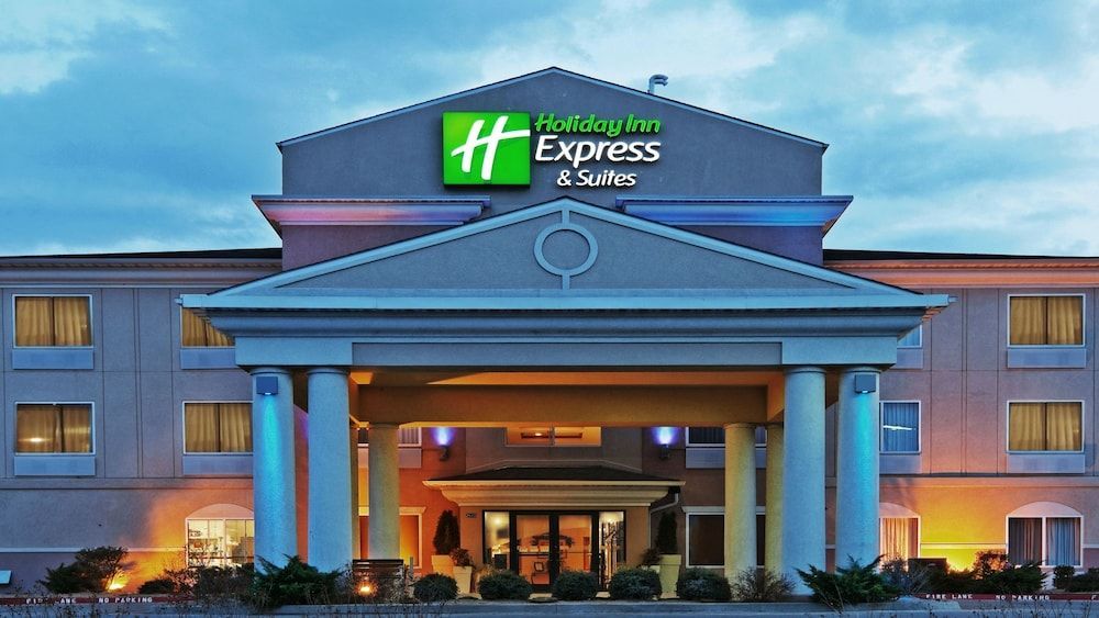 Holiday Inn Express & Suites CHICKASHA by IHG 1