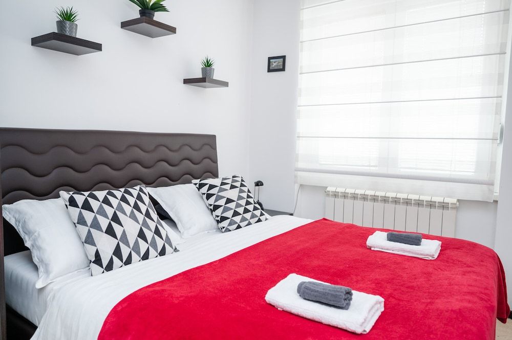 Bright 1BDR Apartment in the City Center 1