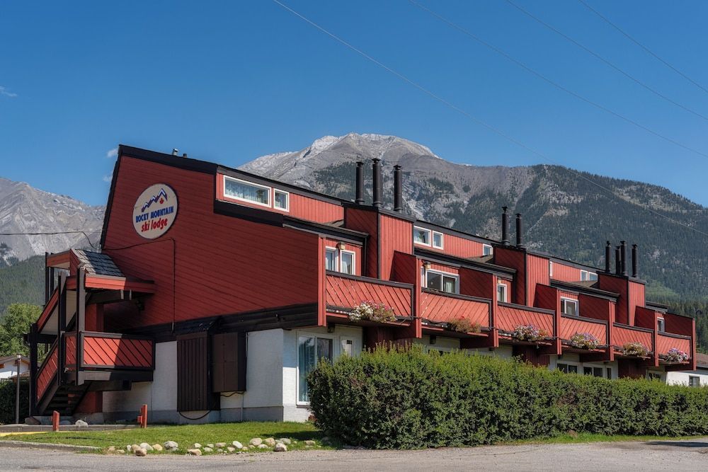Rocky Mountain Ski Lodge 1