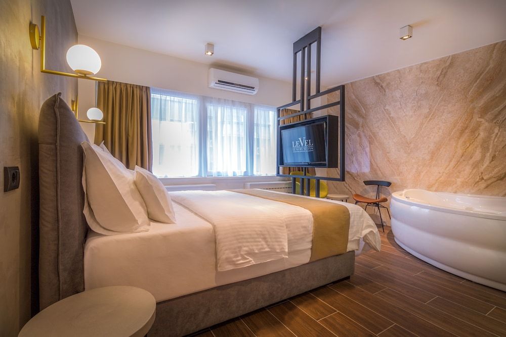 Level Luxury Room's 1