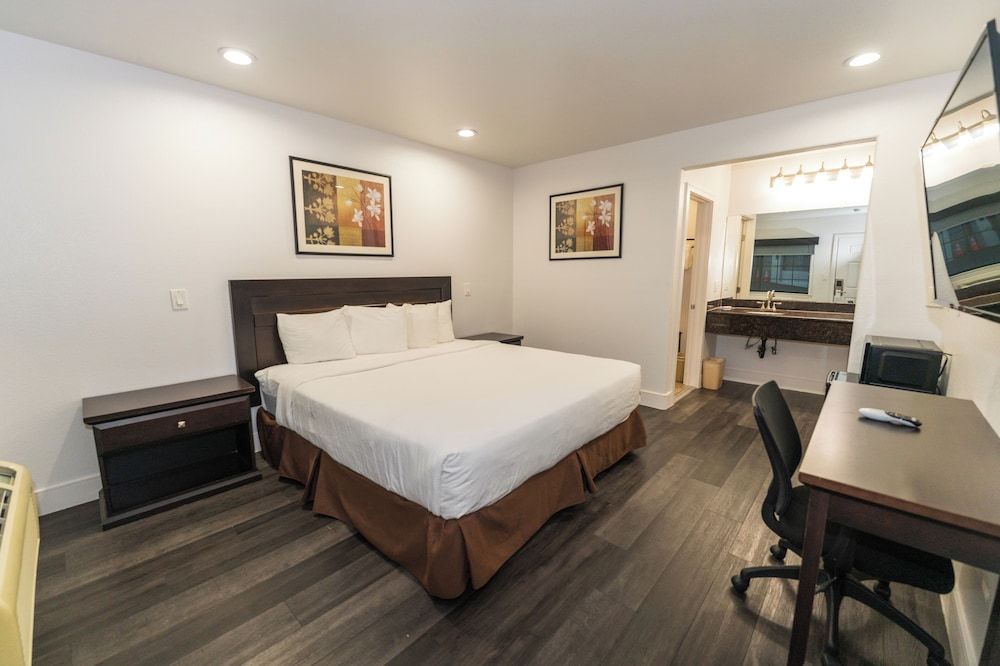 Monterey Surf Inn 2