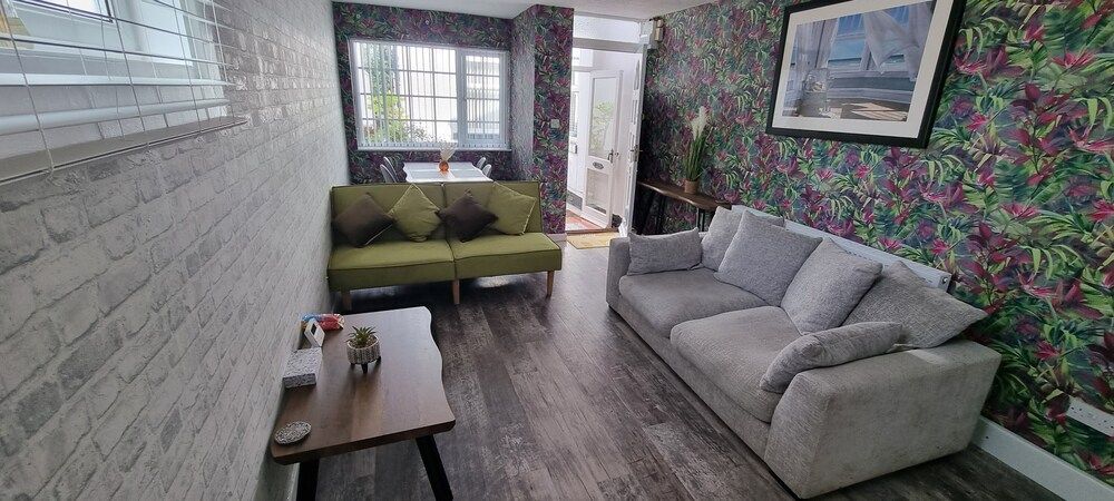 The Hideaway ll private garden Quiet Central 1