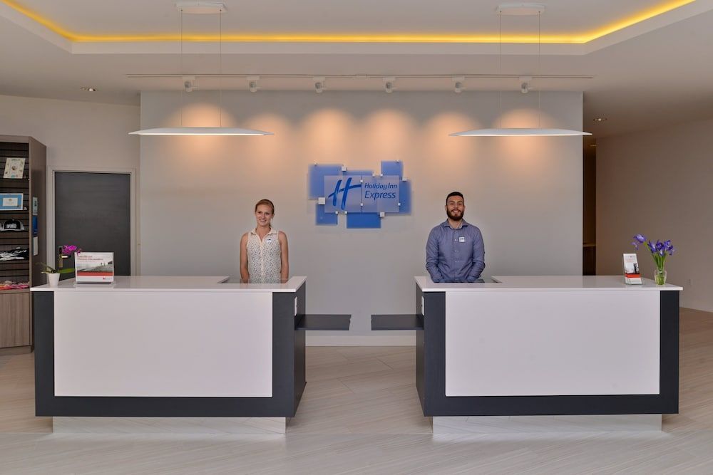 Holiday Inn Express & Suites SAN DIEGO - MISSION VALLEY by IHG 2