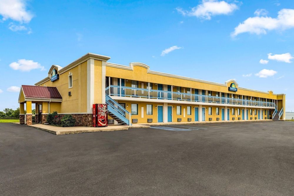 Days Inn by Wyndham Fort Wayne 1