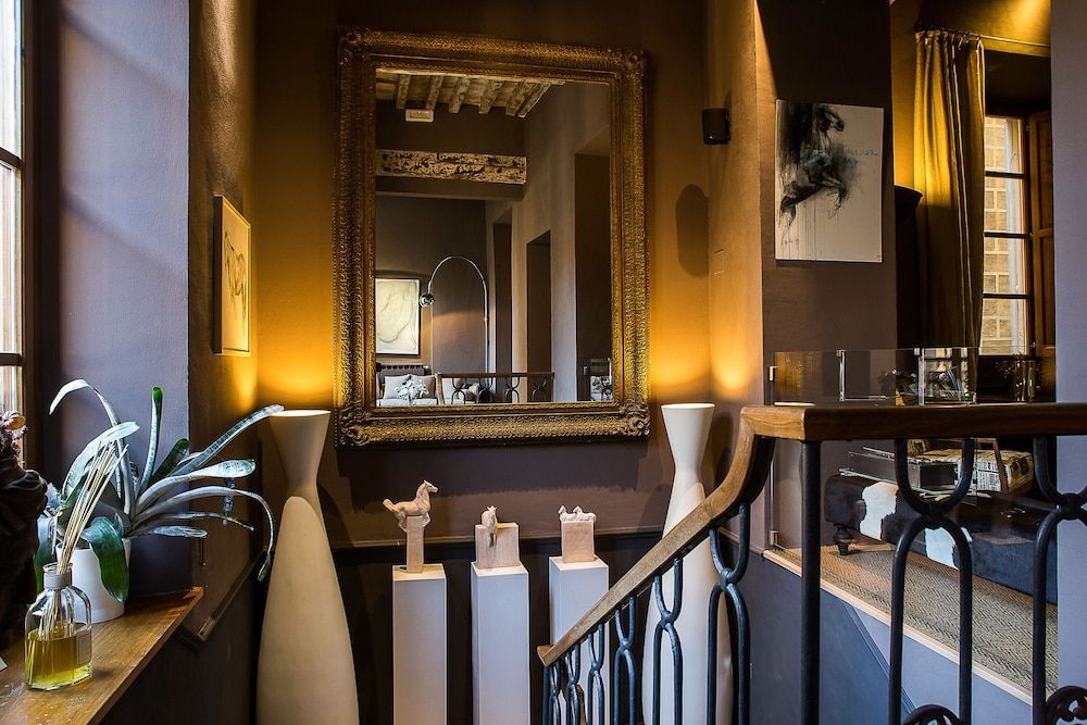 Porcellino Gallery Art Boutique BB 2