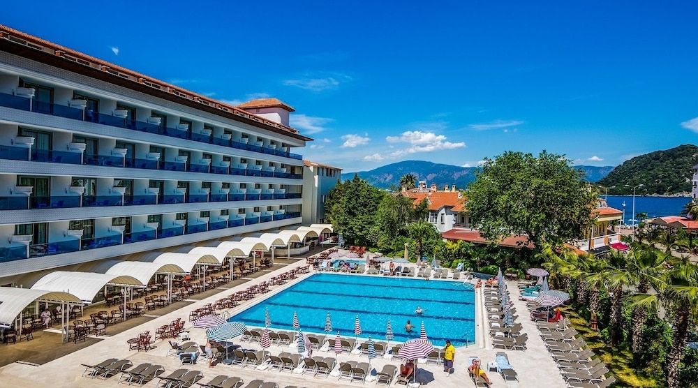 Lâ€TMETOILE BEACH HOTEL - All inclusive 1