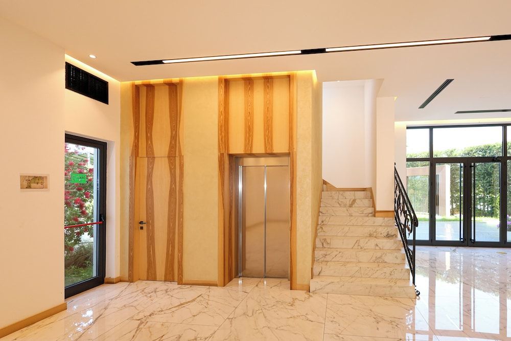 Grand White City Hotel 1