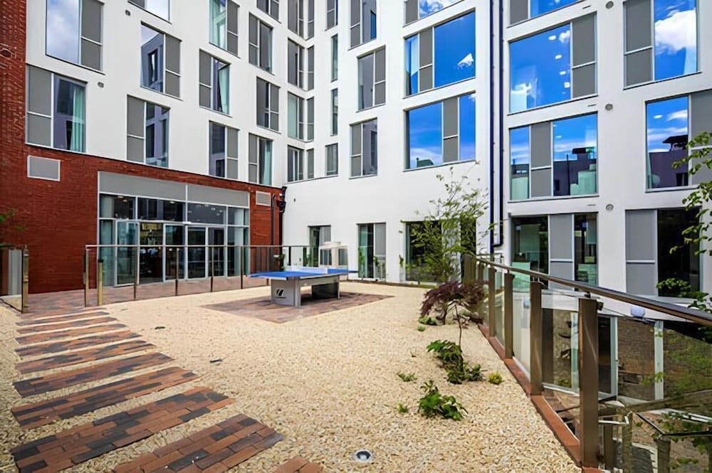 Liv Student Dublin 1