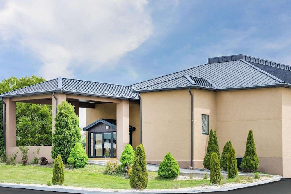 Wingate by Wyndham Somerset 1