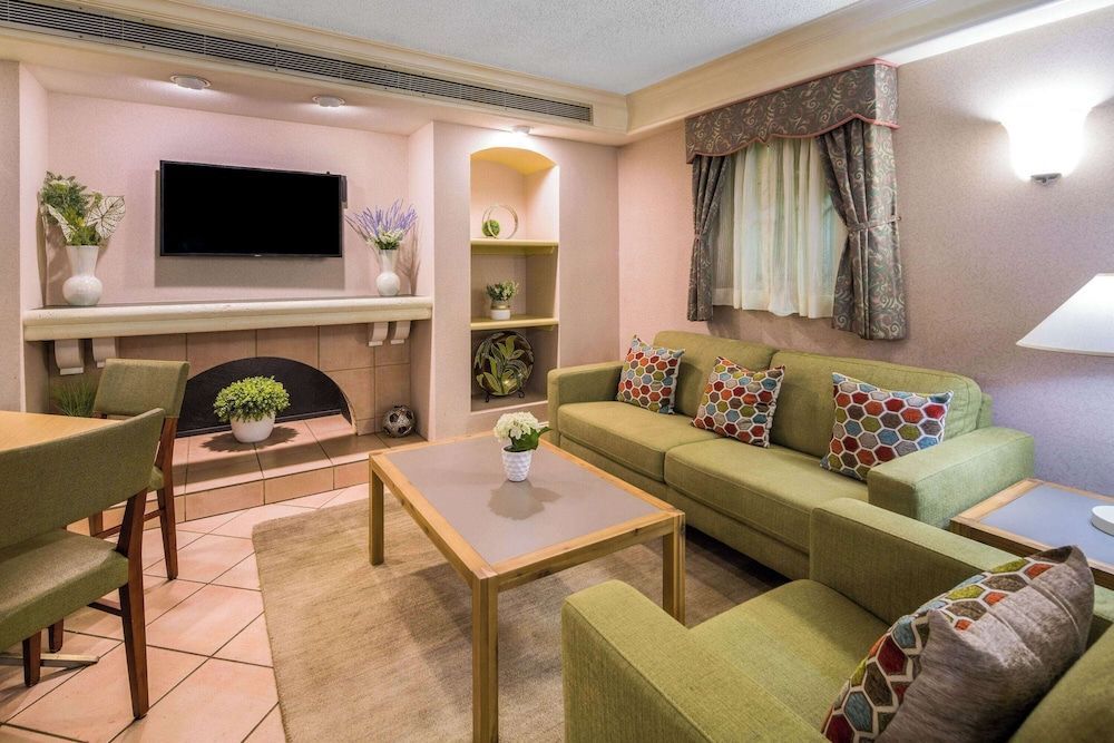 Days Inn by Wyndham San Diego Vista 2