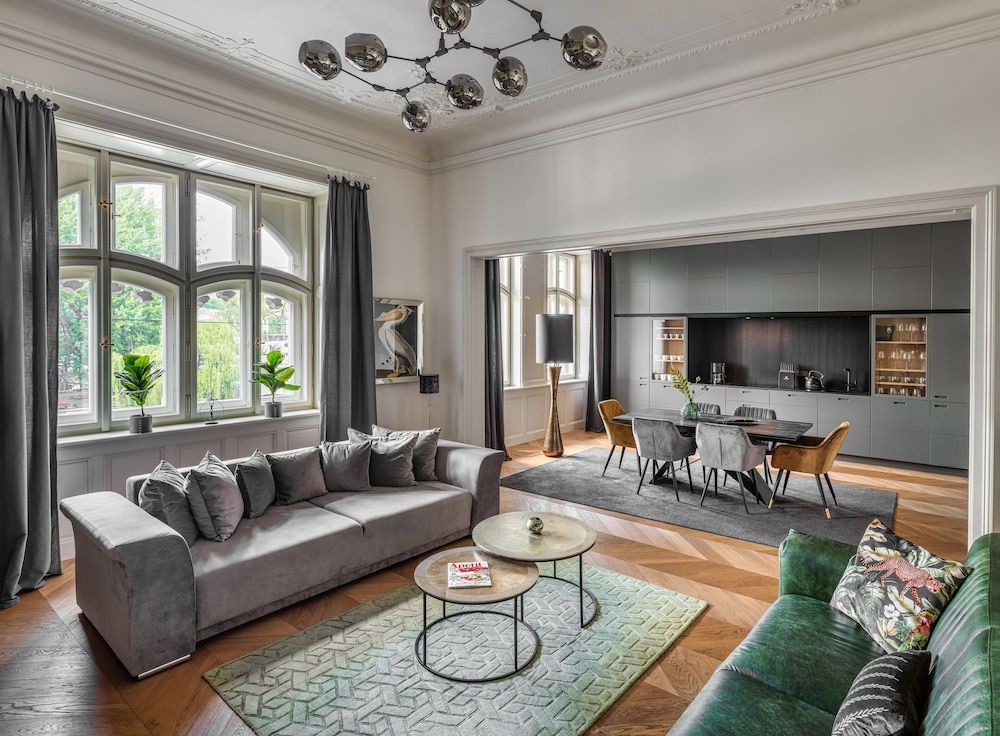MN6 Luxury Suites by Adrez 1