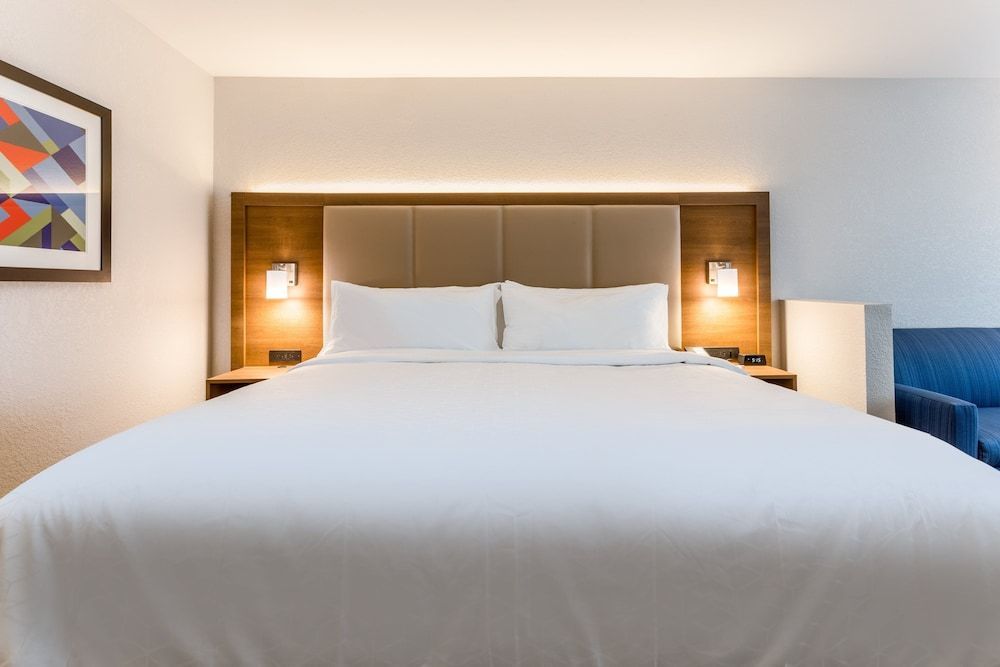 Holiday Inn Express & Suites FLORENCE - CINCINNATI AIRPORT by IHG 1