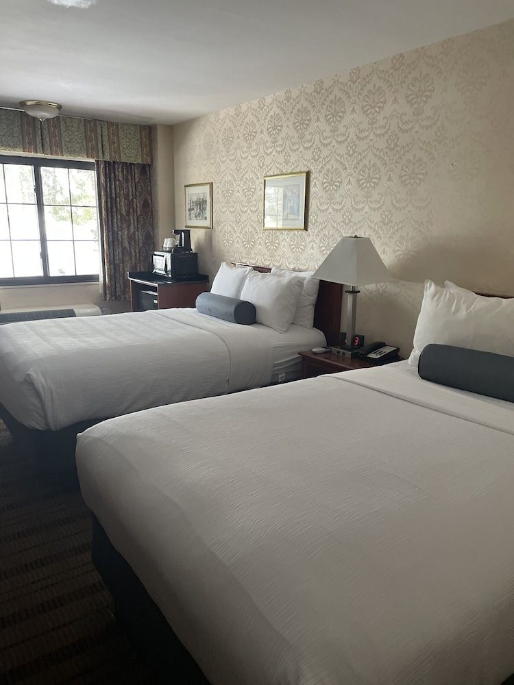 SureStay Plus by Best Western Woodbury Inn 1