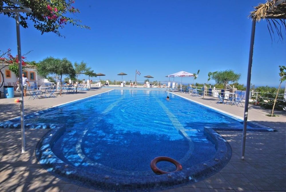Santorini Camping & Hostel 1