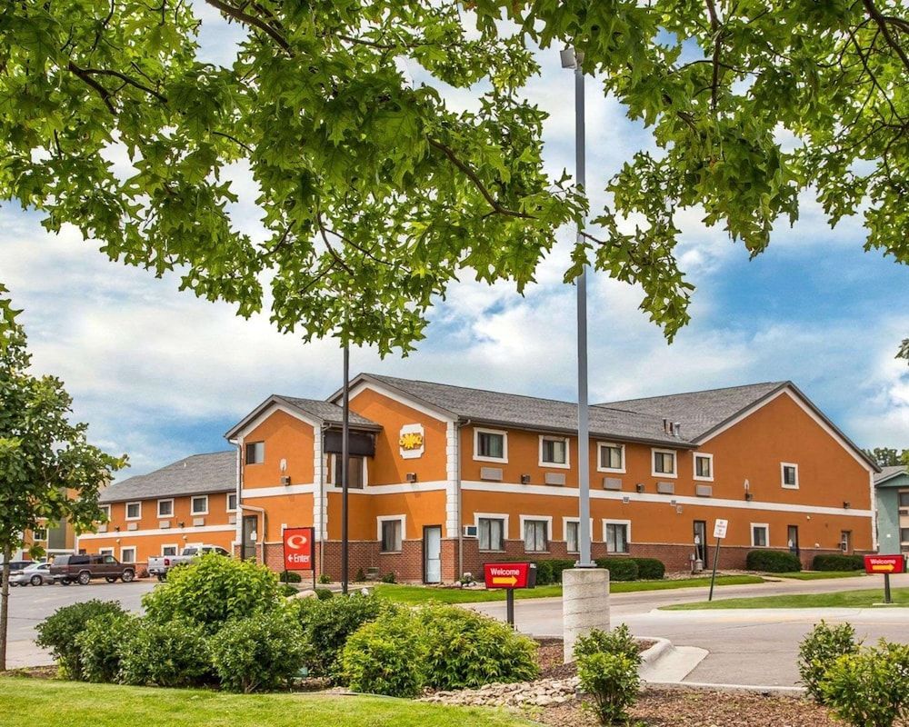 Econo Lodge Cedar Rapids South 1