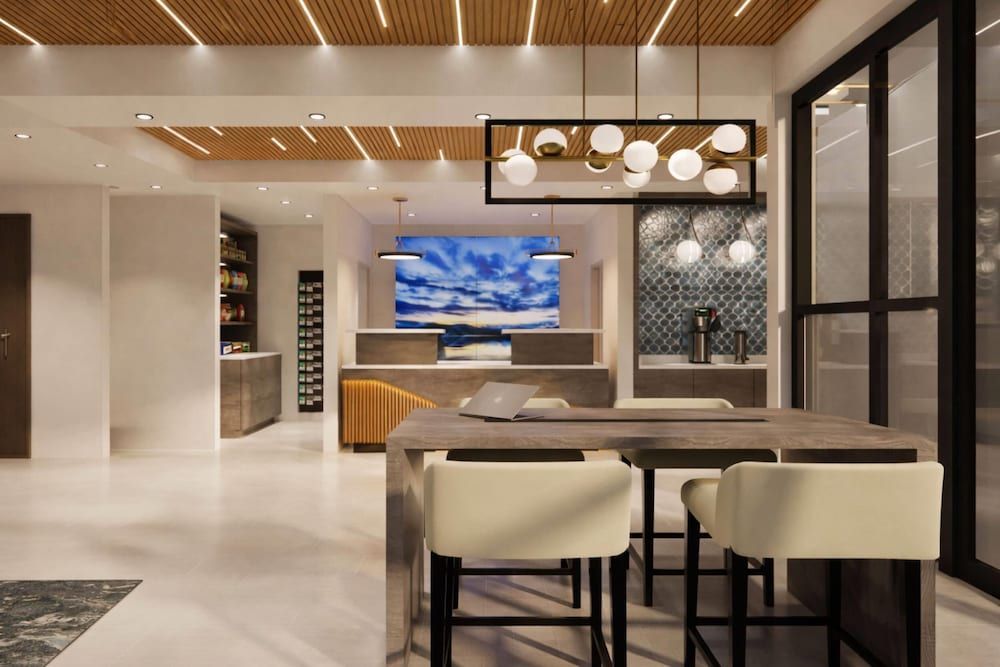La Quinta Inn and Suites by Wyndham Torrance Redondo Beach 1