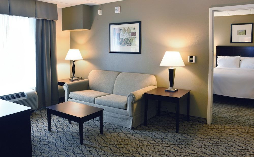 Holiday Inn Express & Suites MILFORD by IHG 2