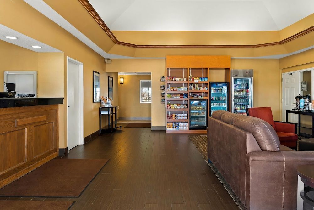 Comfort Suites Saginaw North 2