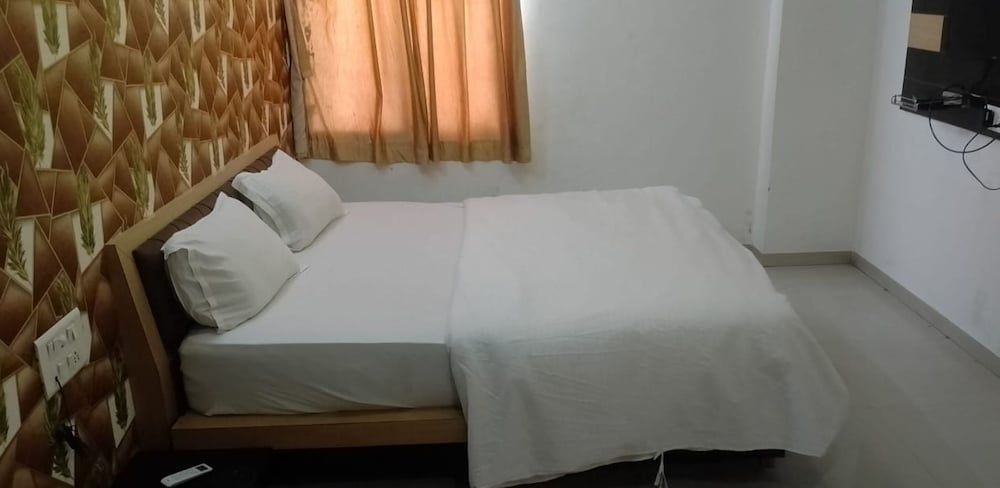 Hotel Paradise -Ahmedabad 2