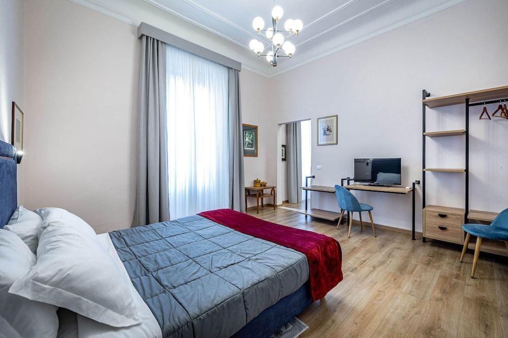 Five Suites Mantellate 1