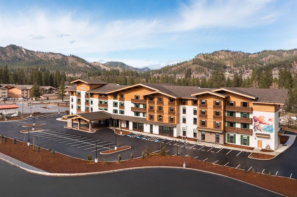 La Quinta Inn and Suites by Wyndham Leavenworth 1