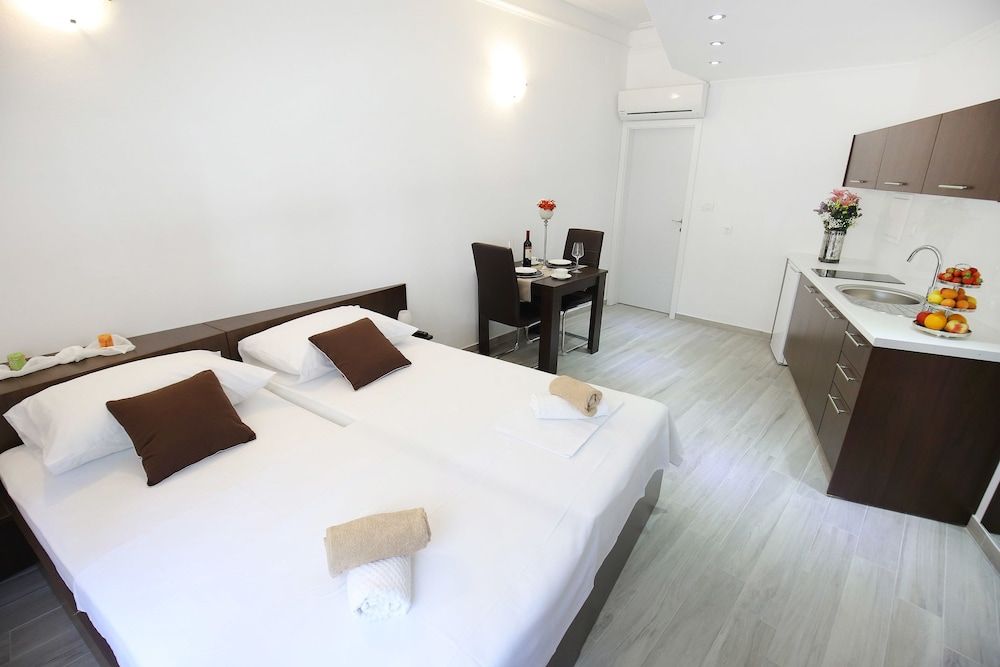 Deluxe MKC Apartments 2