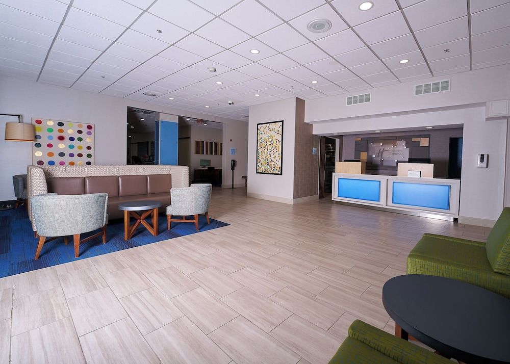 Holiday Inn Express CHARLESTON-CIVIC CENTER by IHG 1