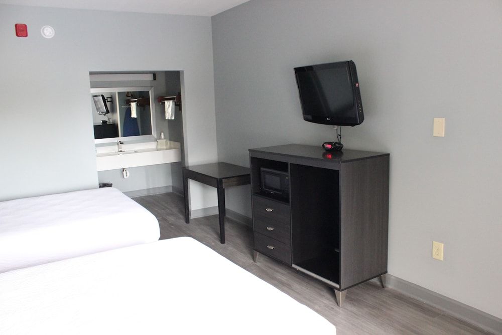 Riverfront Inn 1