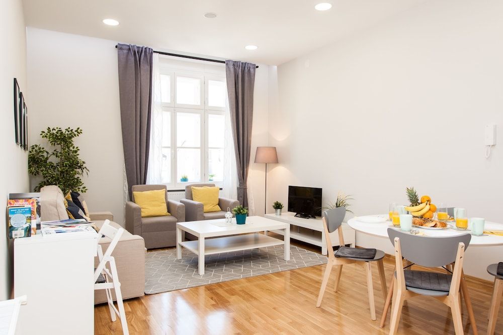 Luxury Main Square Apartments 1