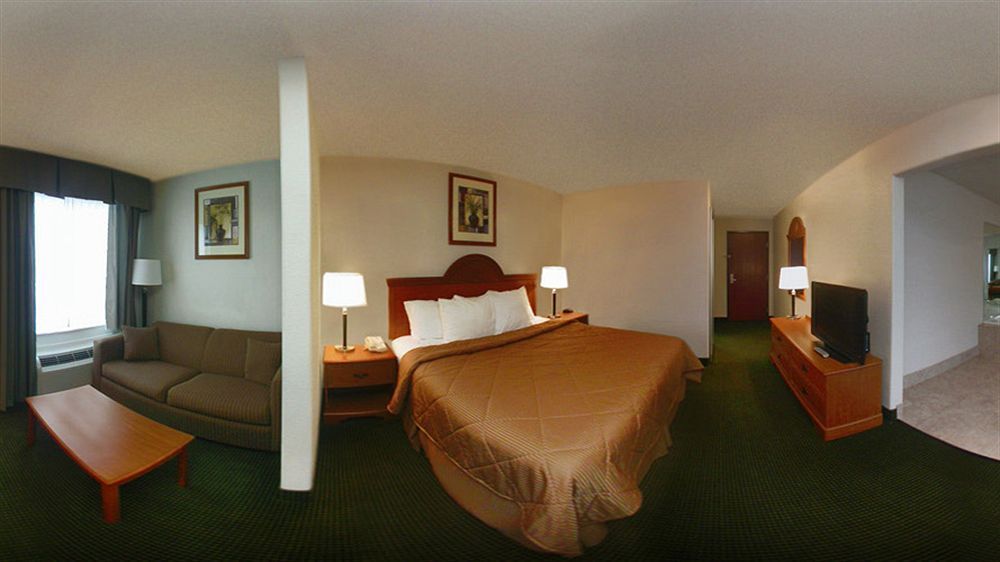 QUALITY INN & SUITES 1